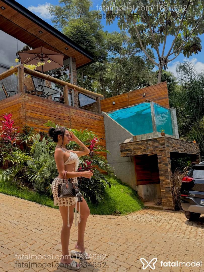 Acompanhante mulher com cabelo castanho de olhos mel em Belo Horizonte - Luana Garcia