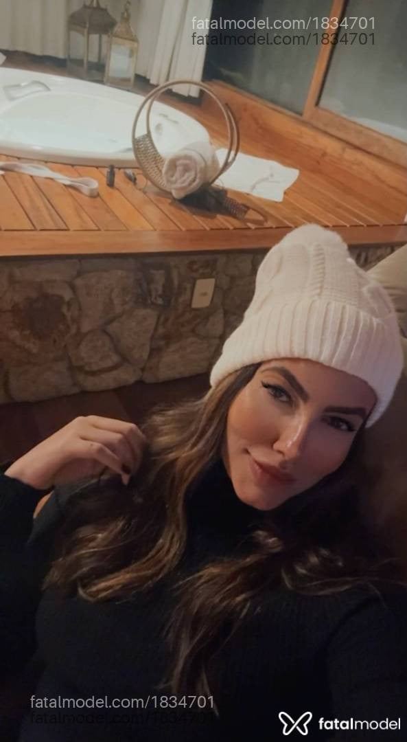 Acompanhante mulher morena (o) de olhos castanhos - Júlia Ferraz