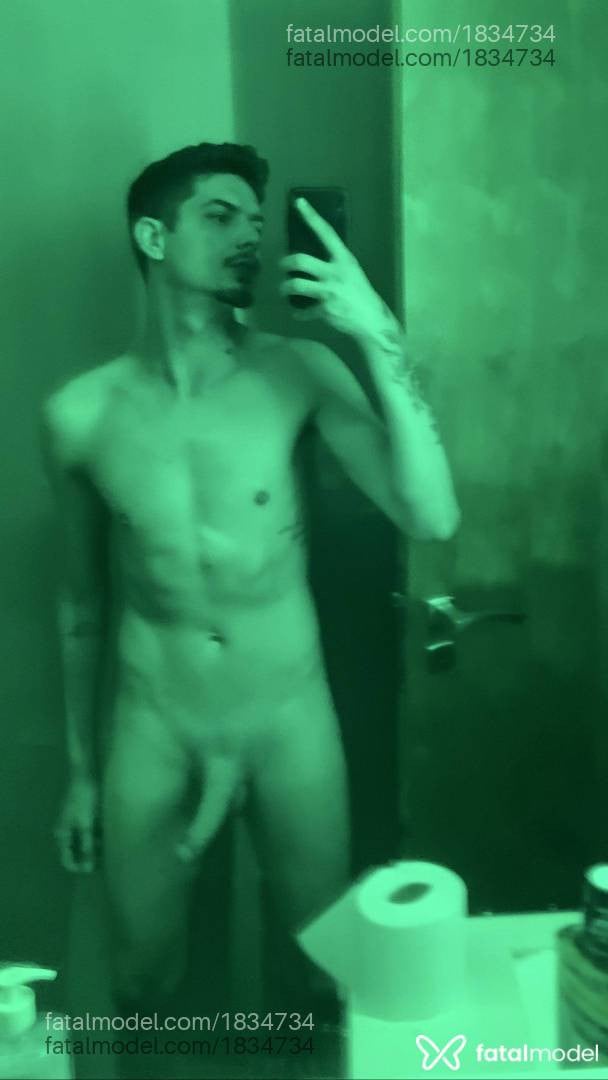 Acompanhante homem com cabelo castanho de olhos castanhos - Kayky Couto
