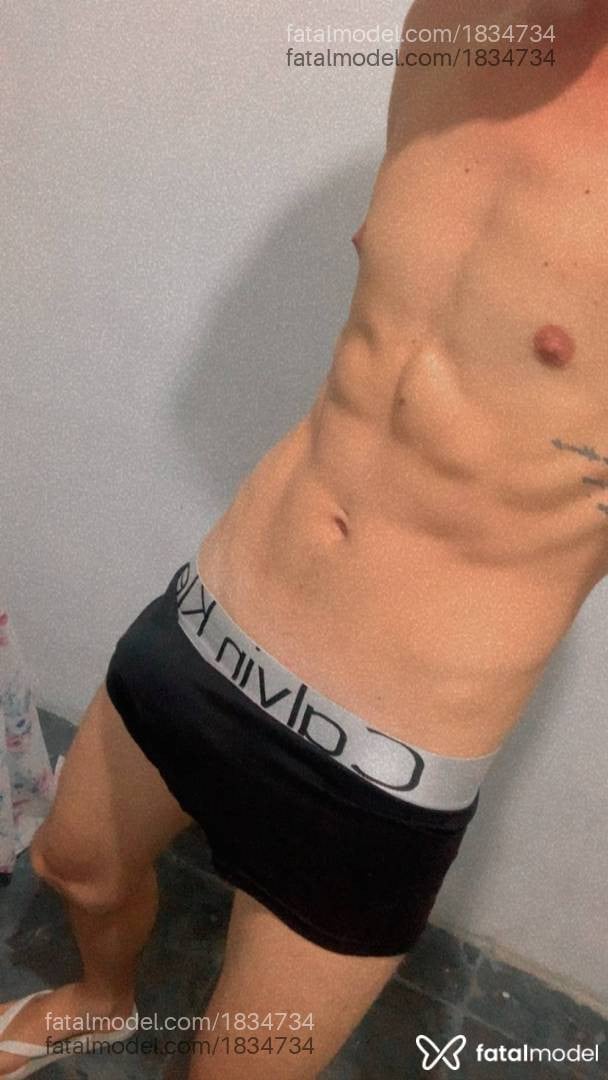 Acompanhante homem com cabelo castanho de olhos castanhos - Kayky Couto