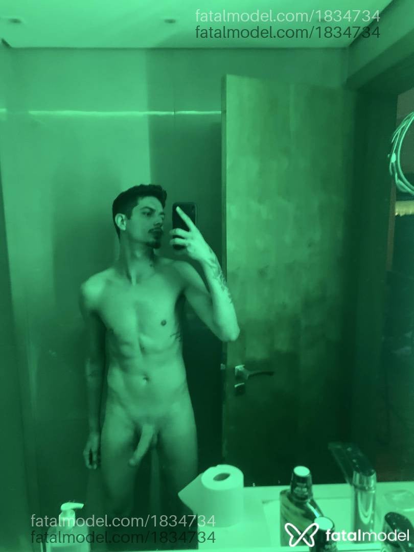 Acompanhante homem com cabelo castanho de olhos castanhos - Kayky Couto