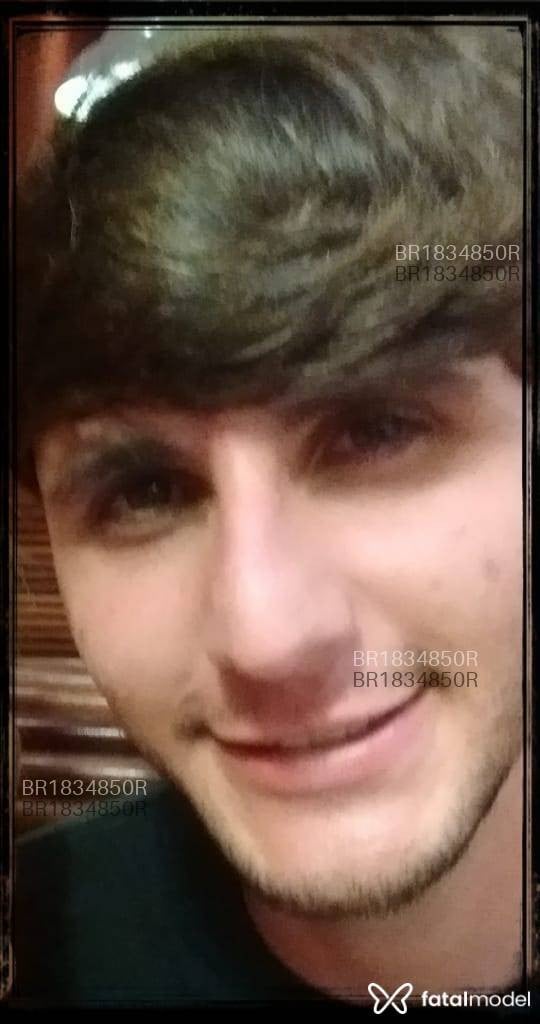 Acompanhante homem com cabelo castanho de olhos castanhos em Rio de Janeiro Acompanhante homem com cabelo castanho de olhos castanhos em Rio de Janeiro - Talles