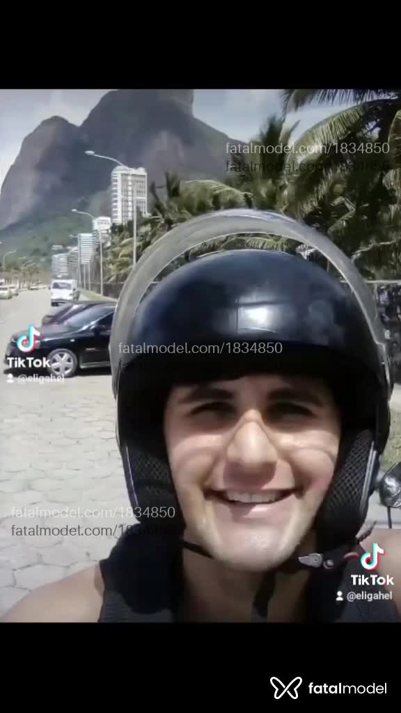 Acompanhante homem com cabelo castanho de olhos castanhos em Rio de Janeiro Acompanhante homem com cabelo castanho de olhos castanhos em Rio de Janeiro - Talles