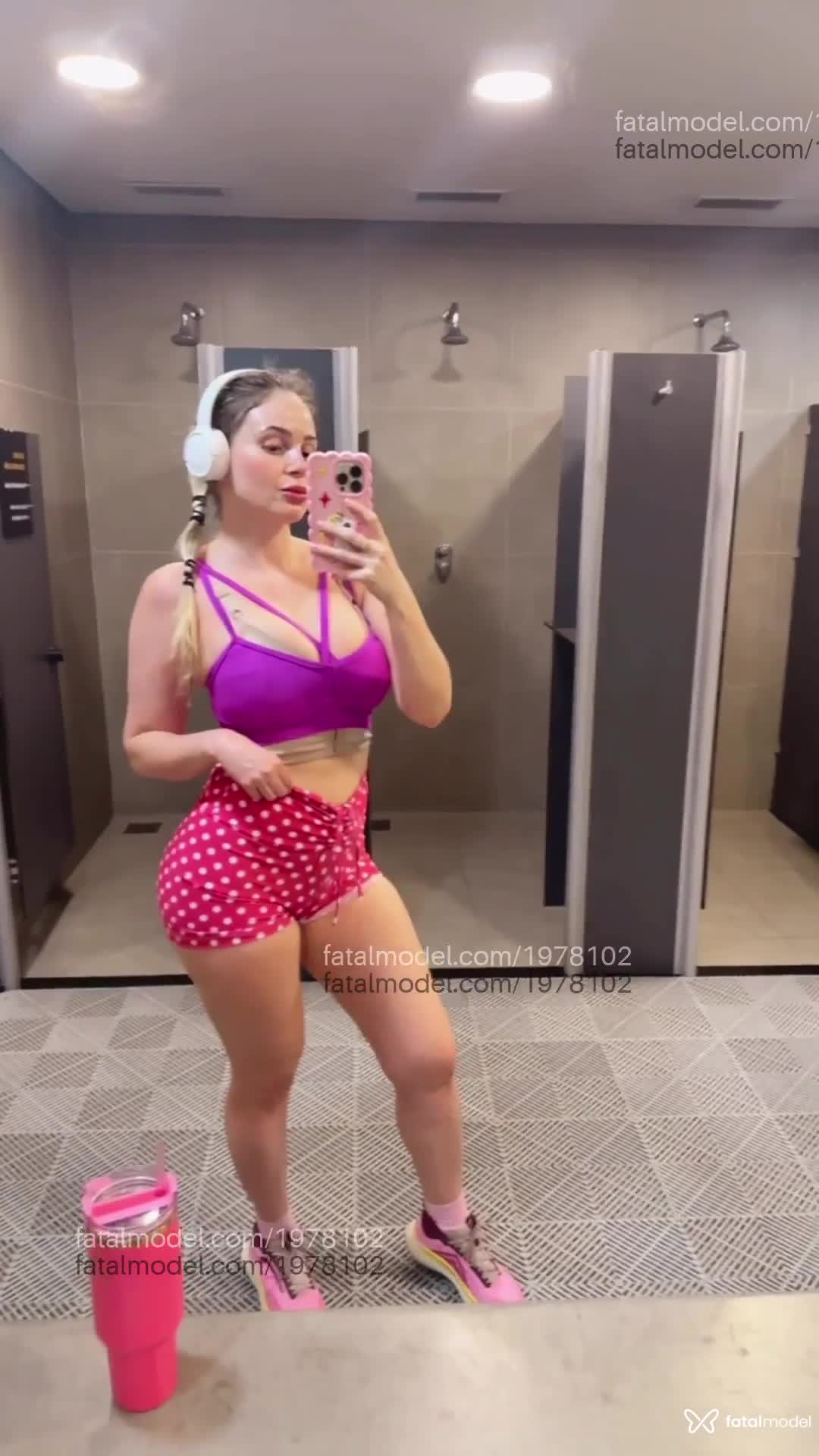 Acompanhante mulher loira (o) de olhos castanhos - Priscila Acompanhante mulher loira (o) de olhos castanhos - Priscila