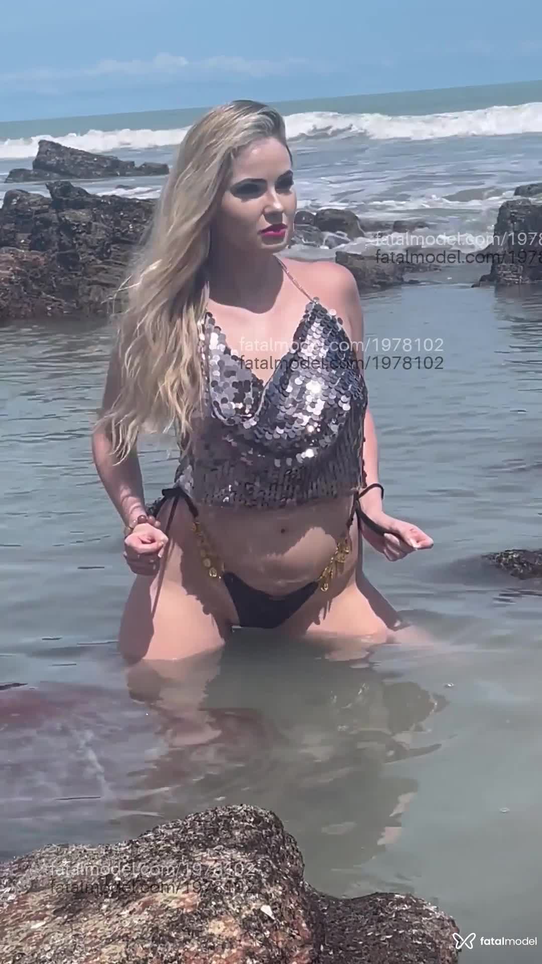 Acompanhante mulher loira (o) de olhos castanhos - Priscila Acompanhante mulher loira (o) de olhos castanhos - Priscila