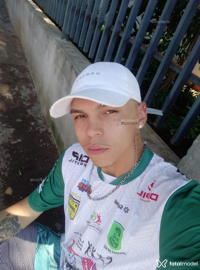 Acompanhante homem morena (o) de olhos castanhos em Maringá - Boladin