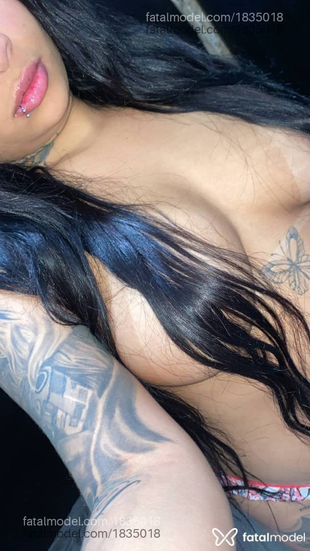 Acompanhante mulher com cabelo castanho de olhos castanhos - Milena