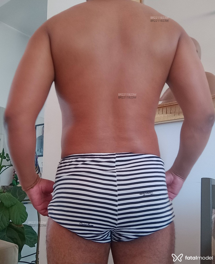 Acompanhante homem sem cabelo de olhos castanhos em São José - Pretoflex