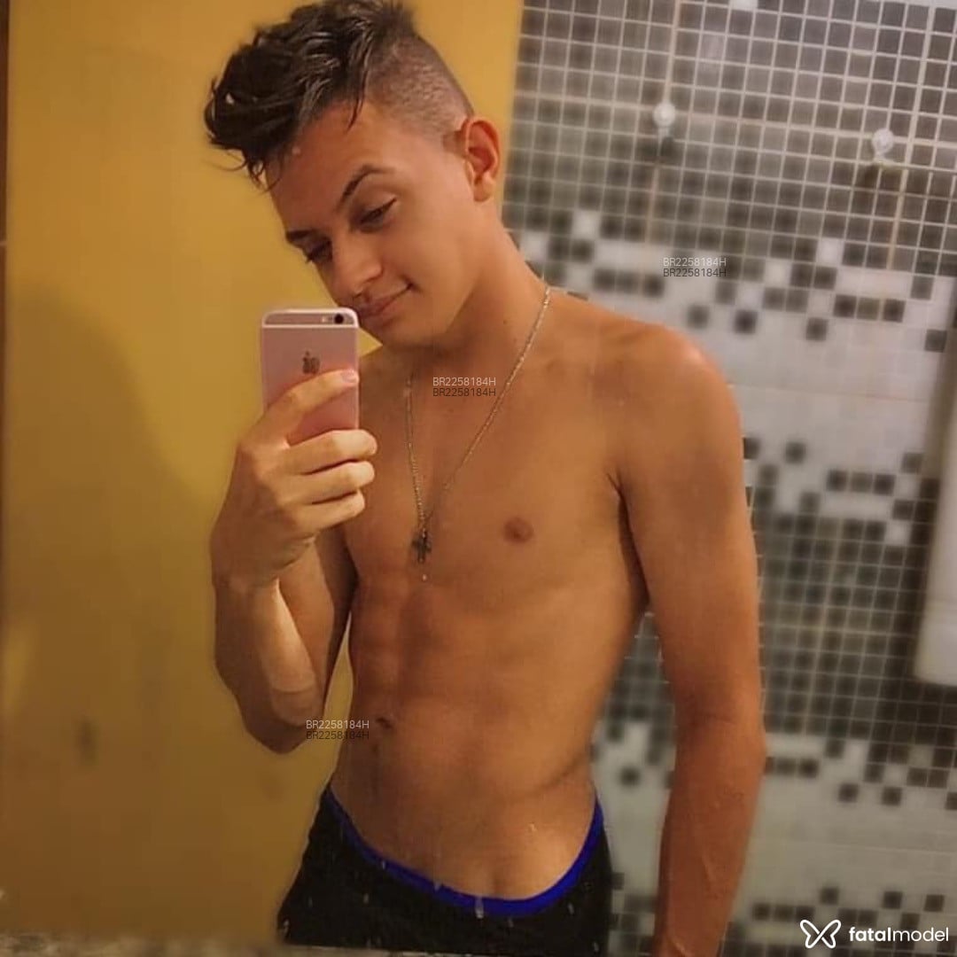 Acompanhante homem morena (o) de olhos castanhos em Balneário Camboriú - Khevin