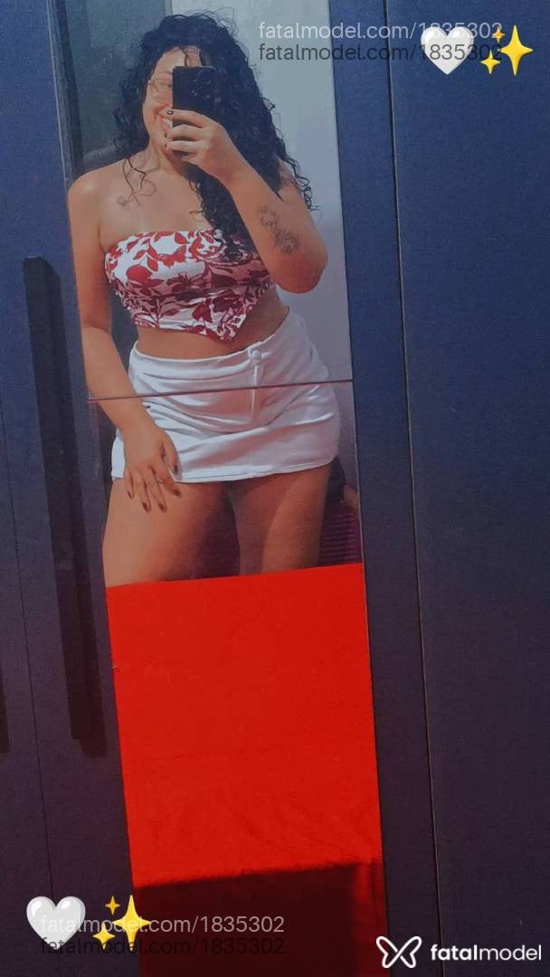 Acompanhante mulher morena (o) de olhos castanhos - Lívia