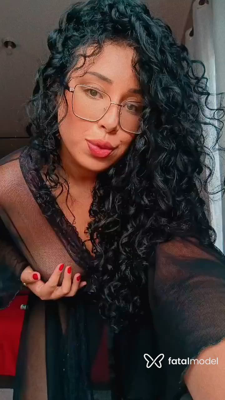 Acompanhante mulher morena (o) de olhos castanhos - Lívia