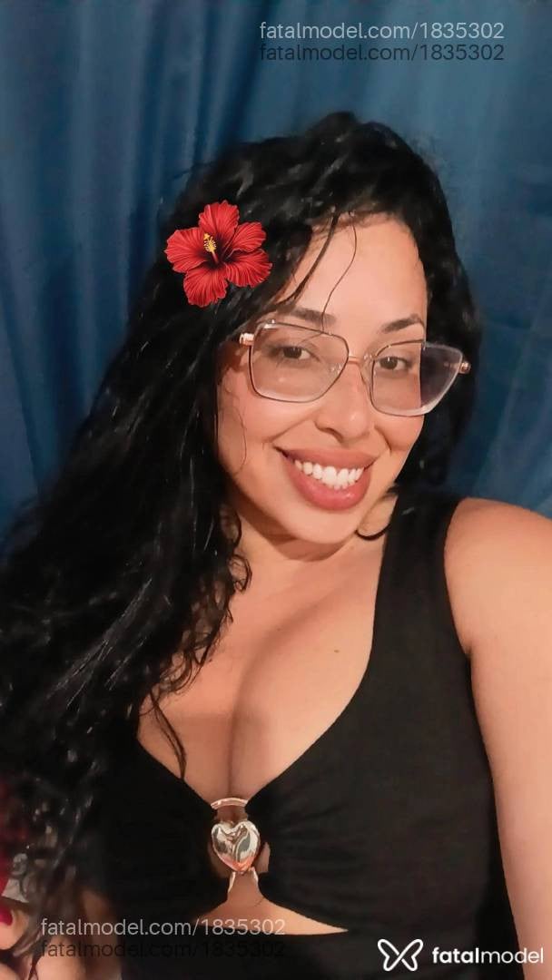Acompanhante mulher morena (o) de olhos castanhos - Lívia