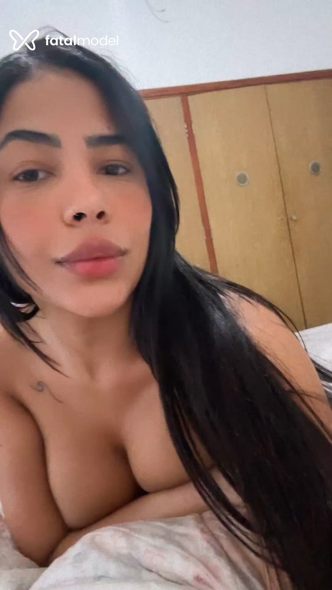 Acompanhante mulher morena (o) de olhos castanhos - Júlia Sampaio