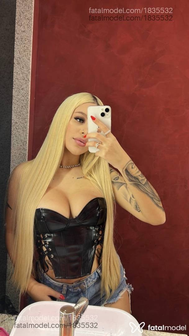 Acompanhante mulher loira (o) de olhos verdes - Camila Lovatelli