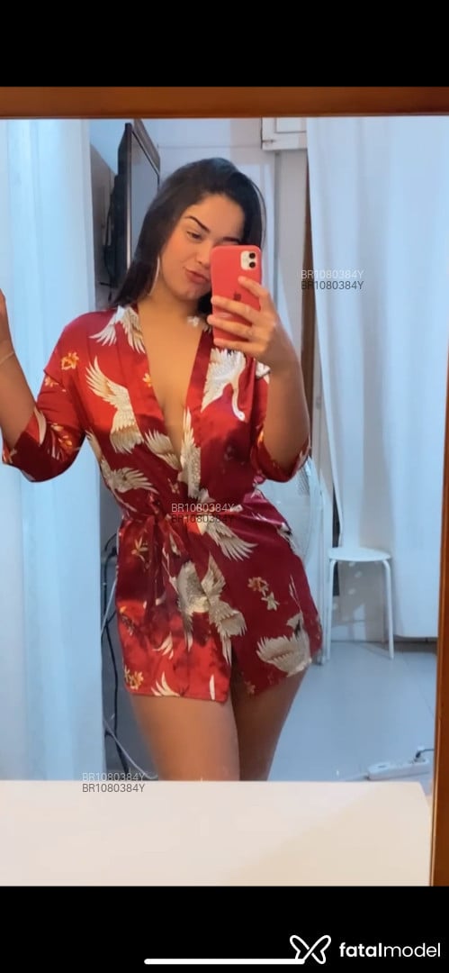 Acompanhante mulher morena (o) de olhos castanhos - Paolla