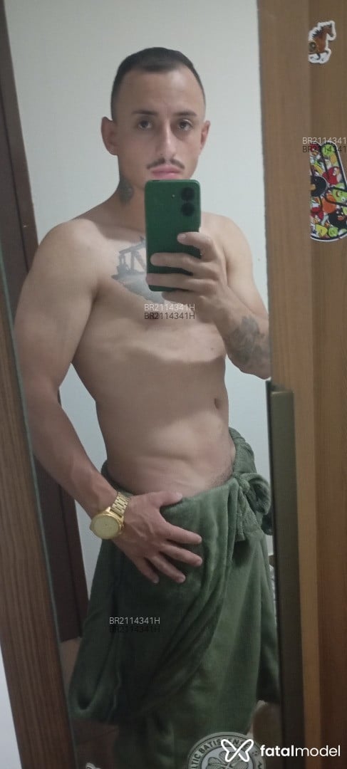 Acompanhante homem morena (o) de olhos castanhos em São João Batista Acompanhante homem morena (o) de olhos castanhos em São João Batista - Douglas
