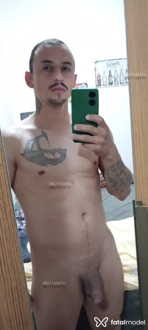 Acompanhante homem morena (o) de olhos castanhos em São João Batista Acompanhante homem morena (o) de olhos castanhos em São João Batista - Douglas