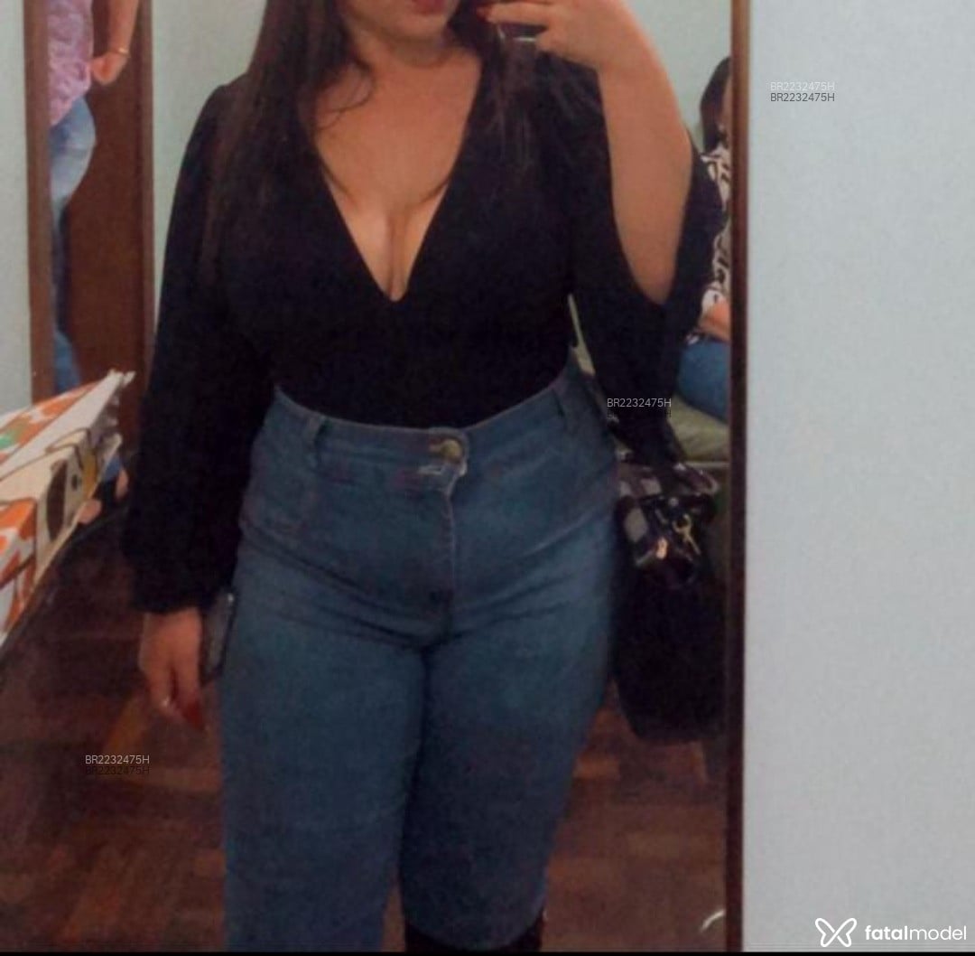 Acompanhante mulher com cabelo castanho de olhos castanhos - Julia Acompanhante mulher com cabelo castanho de olhos castanhos - Julia