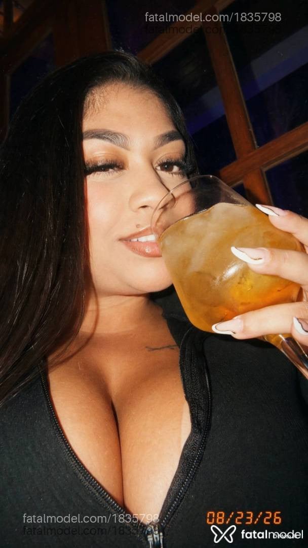 Acompanhante mulher com cabelo castanho de olhos castanhos - Nataly Dias
