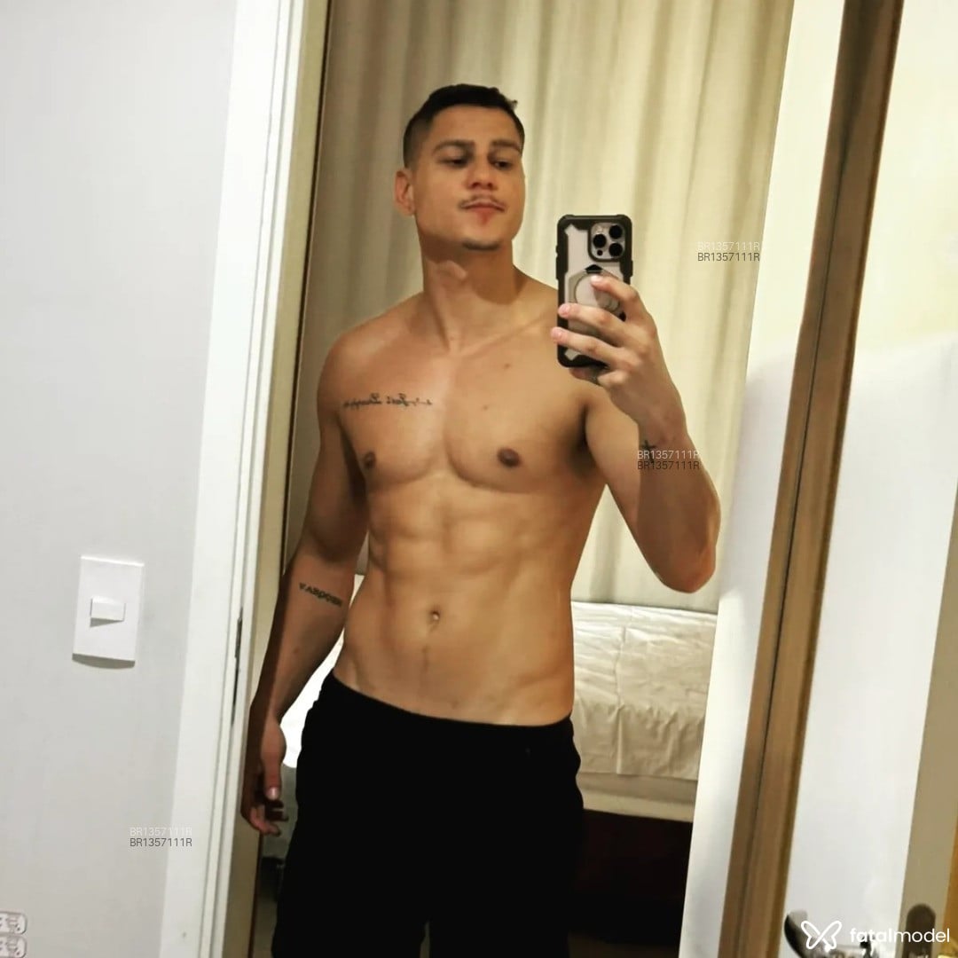 Acompanhante homem com cabelo castanho de olhos castanhos em São José do Rio Preto Acompanhante homem com cabelo castanho de olhos castanhos em São José do Rio Preto - Isaac