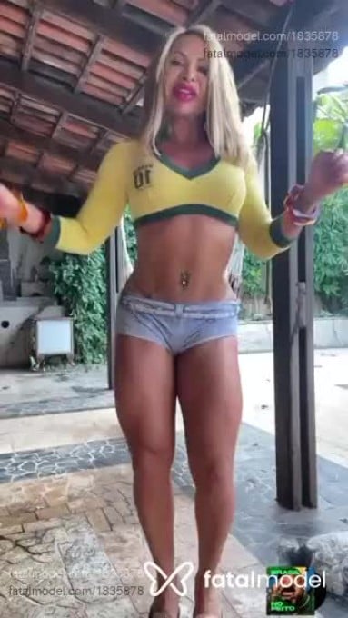 Acompanhante mulher loira (o) de olhos castanhos - Abandidadofunk
