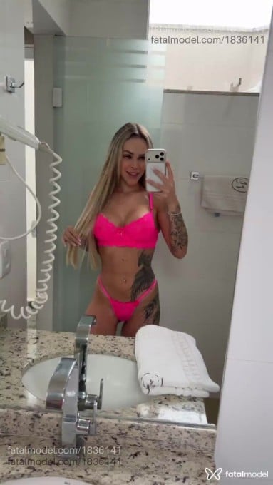 Acompanhante mulher loira (o) de olhos azuis em Londrina Acompanhante mulher loira (o) de olhos azuis em Londrina - Priscila