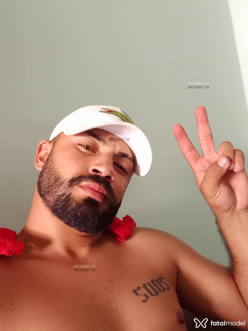 Acompanhante homem morena (o) de olhos castanhos - Miguel Beker Acompanhante homem morena (o) de olhos castanhos - Miguel Beker