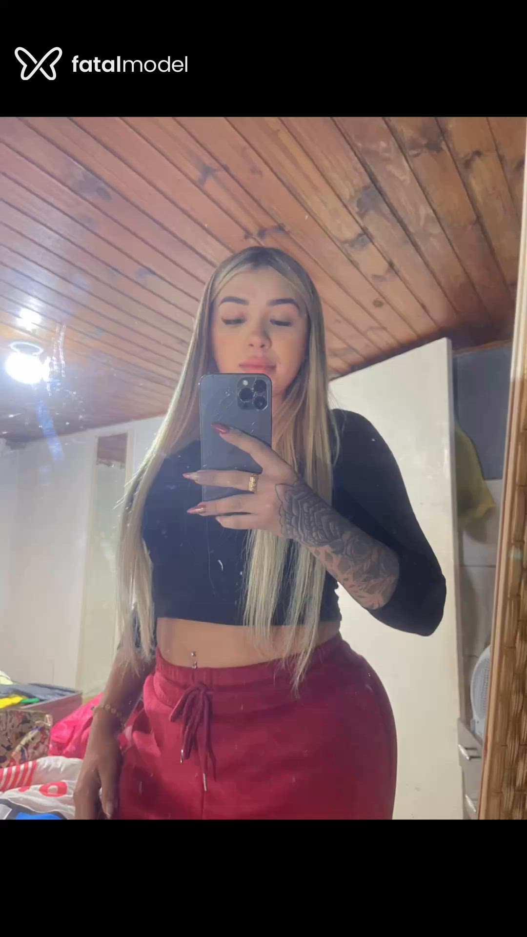 Acompanhante mulher com cabelo castanho de olhos castanhos - Estrela