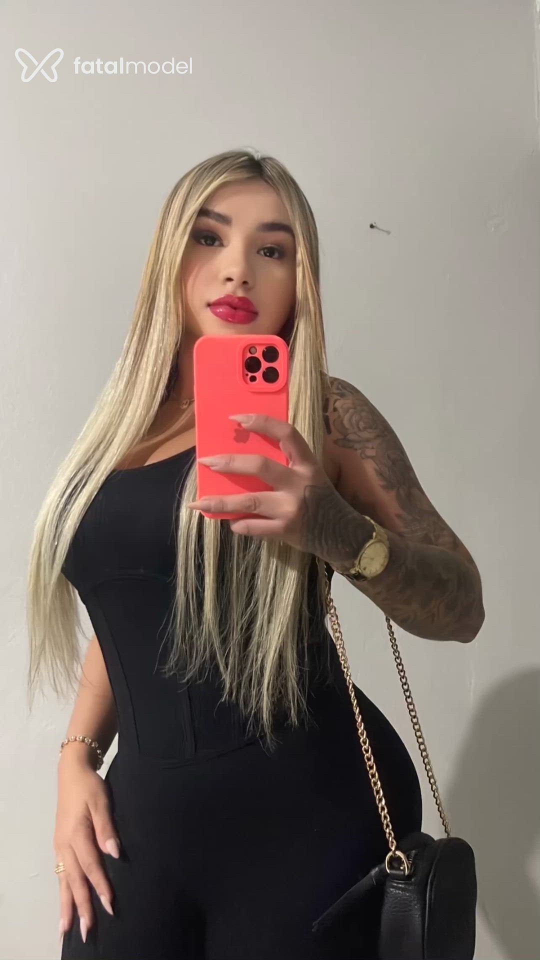 Acompanhante mulher com cabelo castanho de olhos castanhos - Estrela