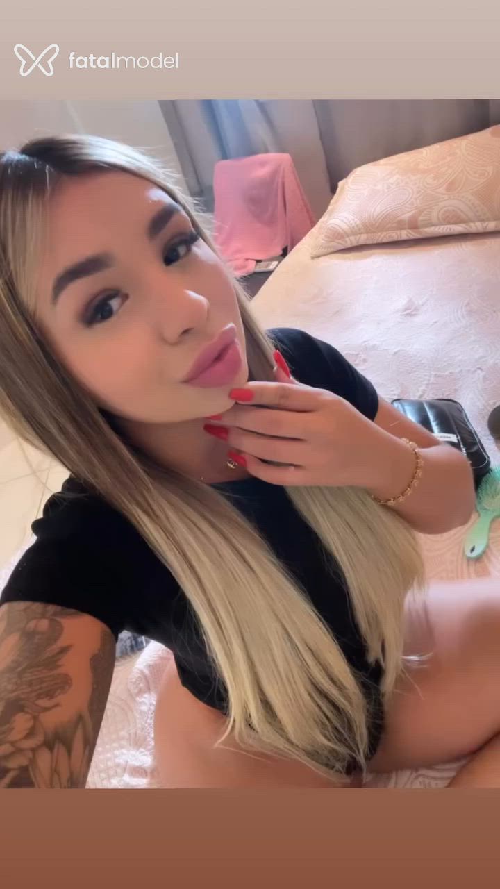 Acompanhante mulher com cabelo castanho de olhos castanhos - Estrela