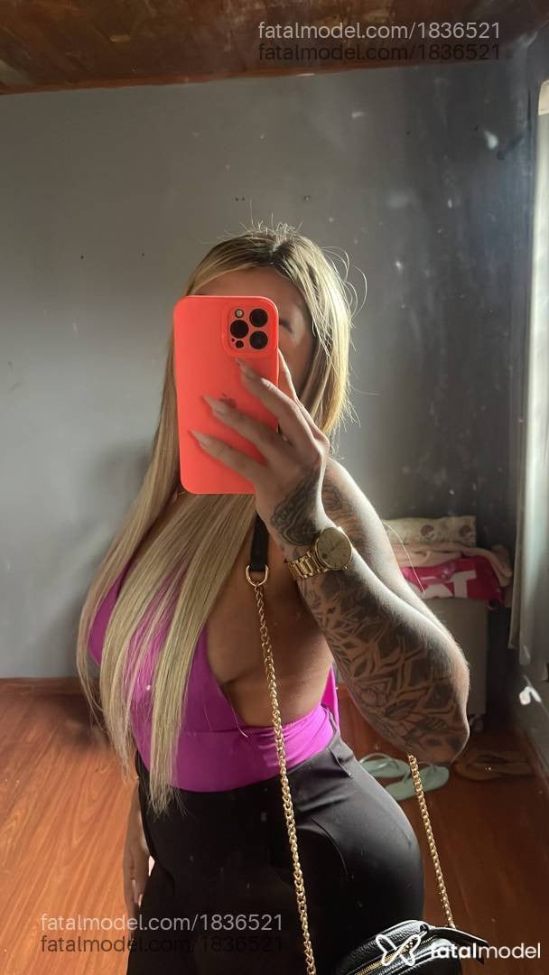Acompanhante mulher com cabelo castanho de olhos castanhos - Estrela