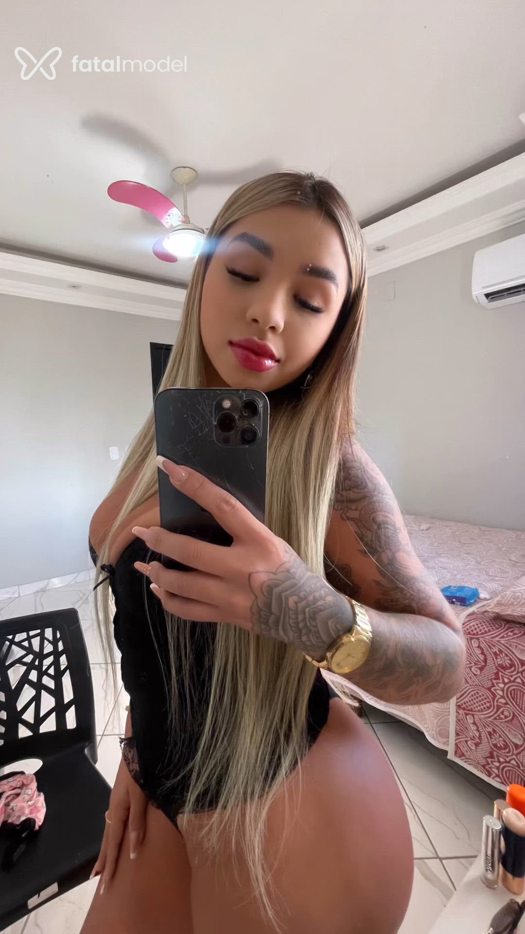 Acompanhante mulher com cabelo castanho de olhos castanhos - Estrela