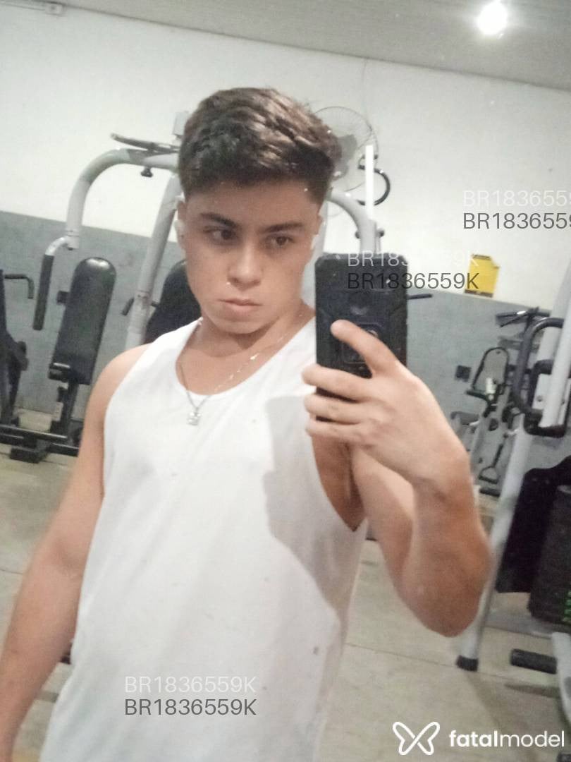 Acompanhante homem com cabelo castanho de olhos castanhos - Igor Velasco