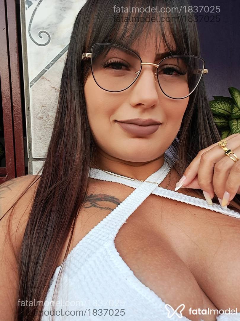 Acompanhante mulher com cabelo castanho de olhos castanhos - Colombianita