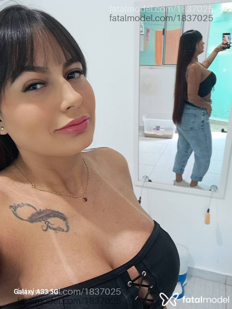 Acompanhante mulher com cabelo castanho de olhos castanhos - Colombianita