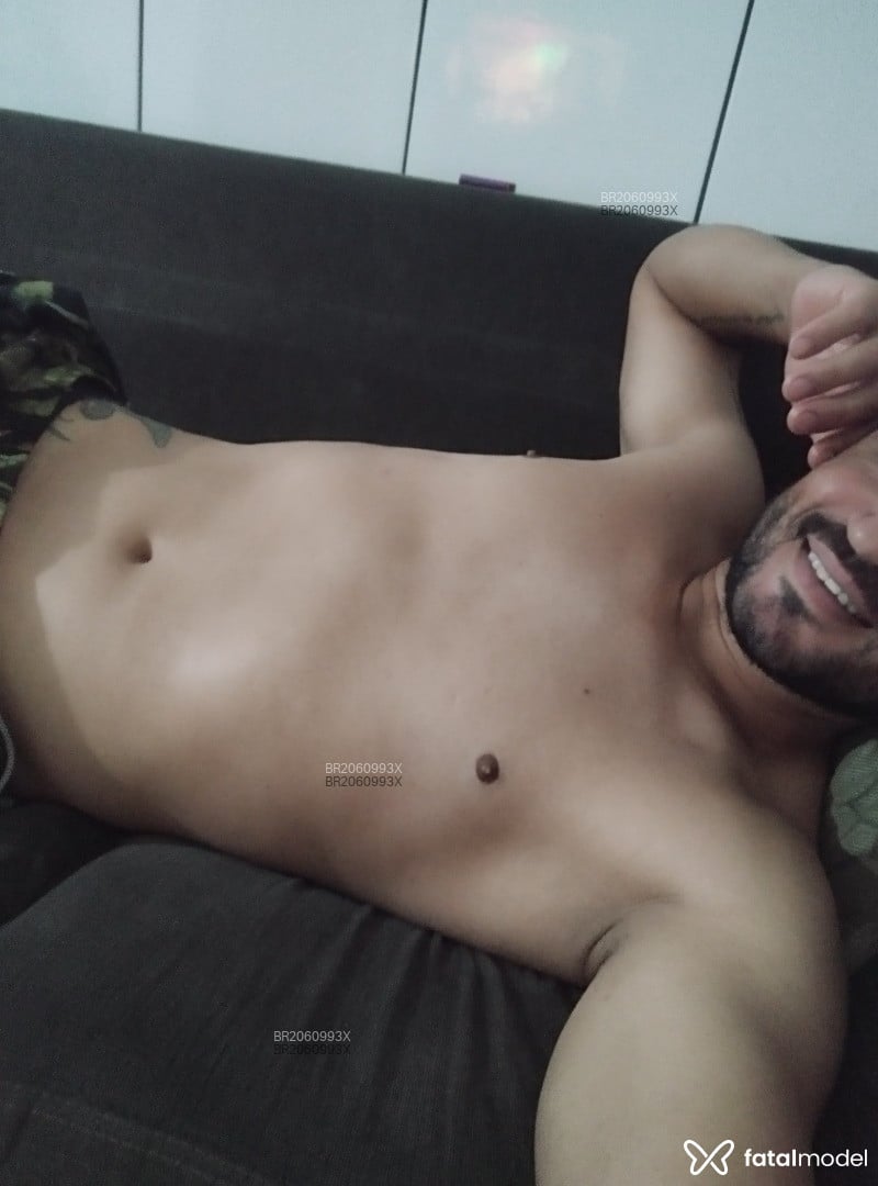 Acompanhante homem morena (o) de olhos castanhos em Uberlândia - Arthur