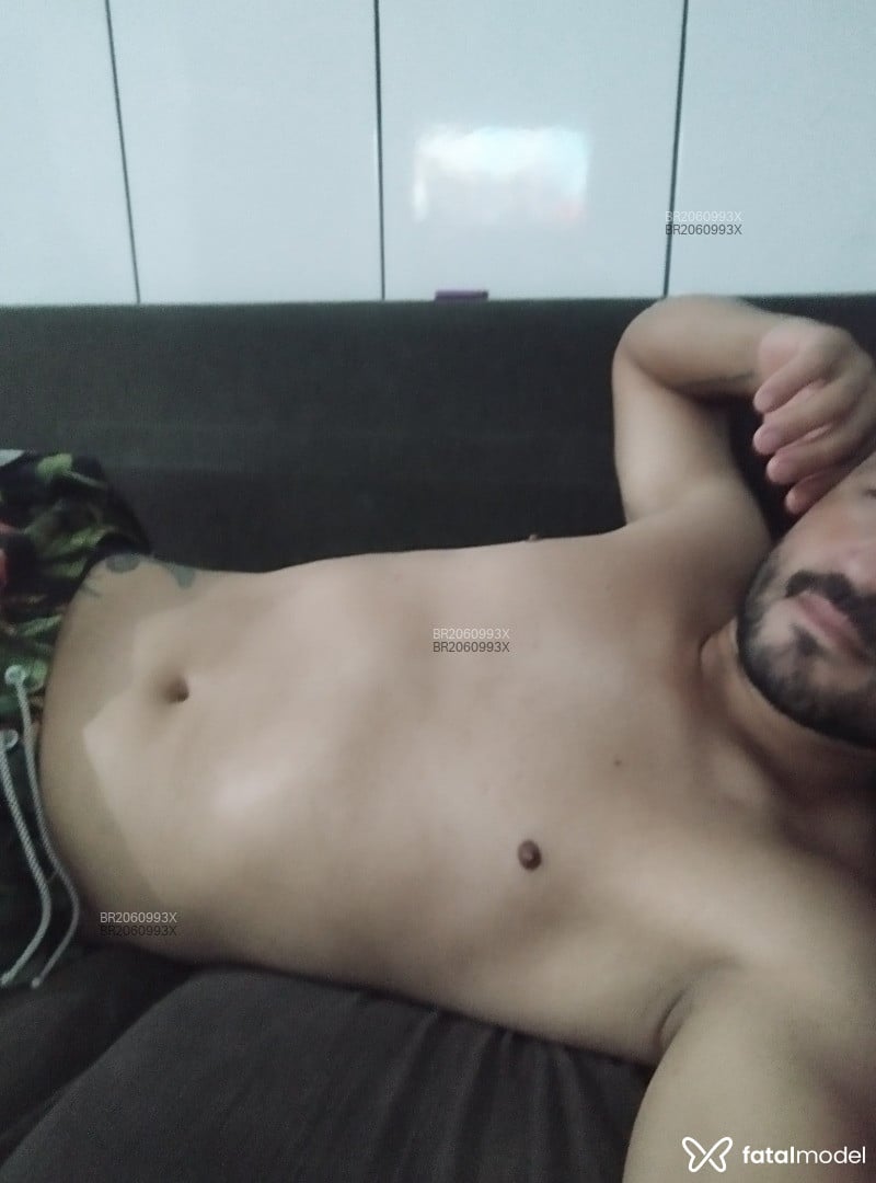 Acompanhante homem morena (o) de olhos castanhos em Uberlândia - Arthur