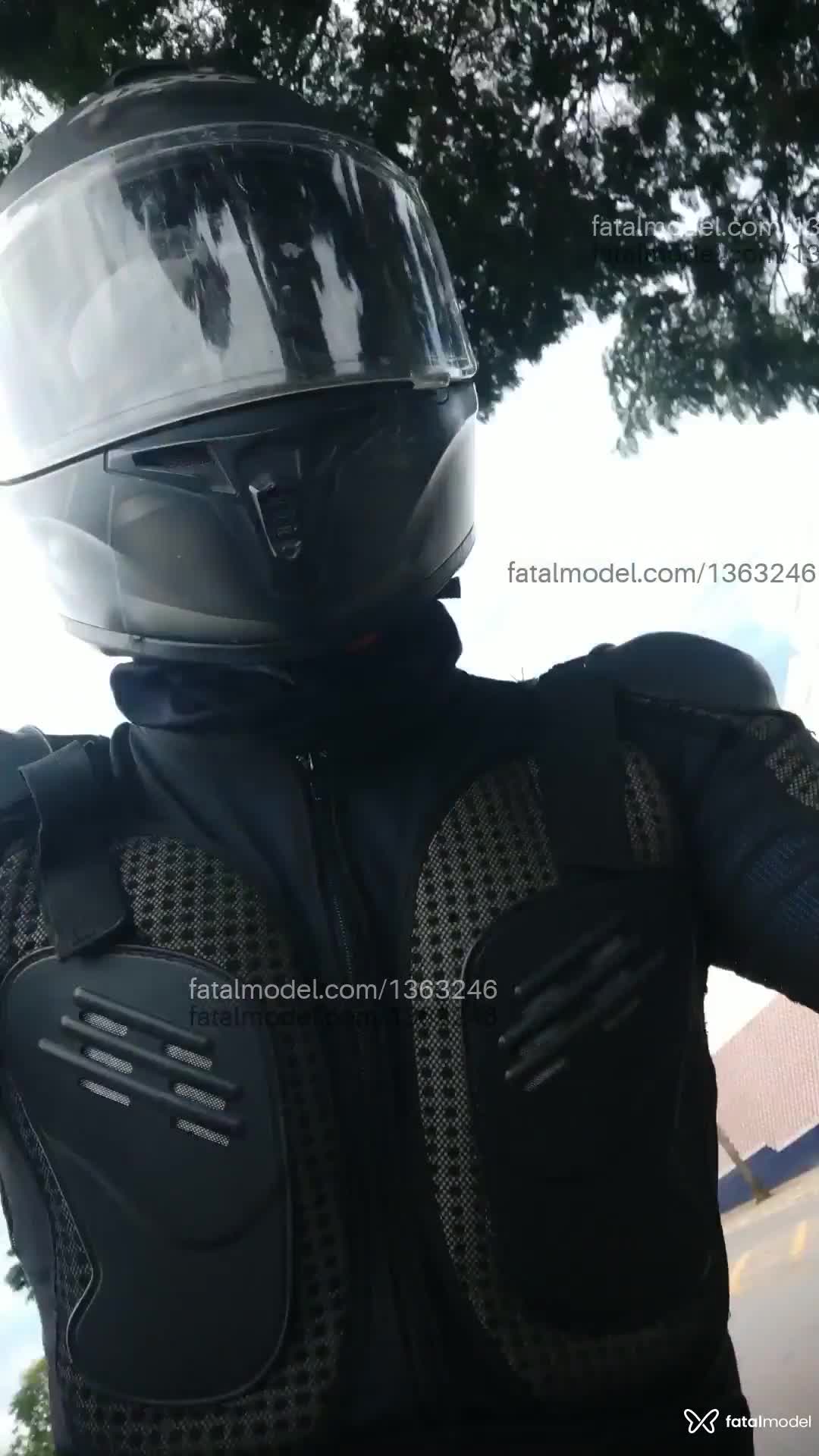 Acompanhante homem morena (o) de olhos castanhos - SANTOS
