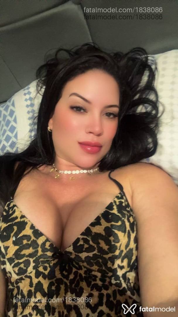 Acompanhante mulher com cabelo castanho de olhos castanhos - Beatriz Guedes