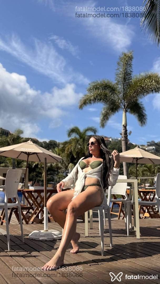 Acompanhante mulher com cabelo castanho de olhos castanhos - Beatriz Guedes