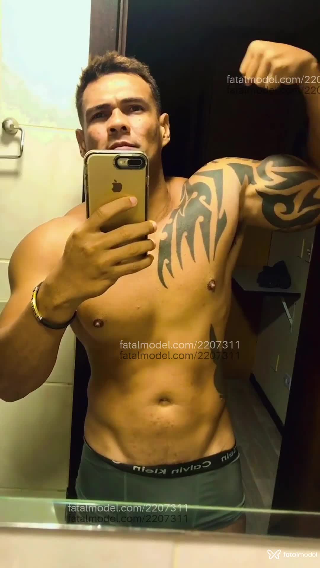 Acompanhante homem com cabelo castanho de olhos castanhos em Curitiba - Leandro