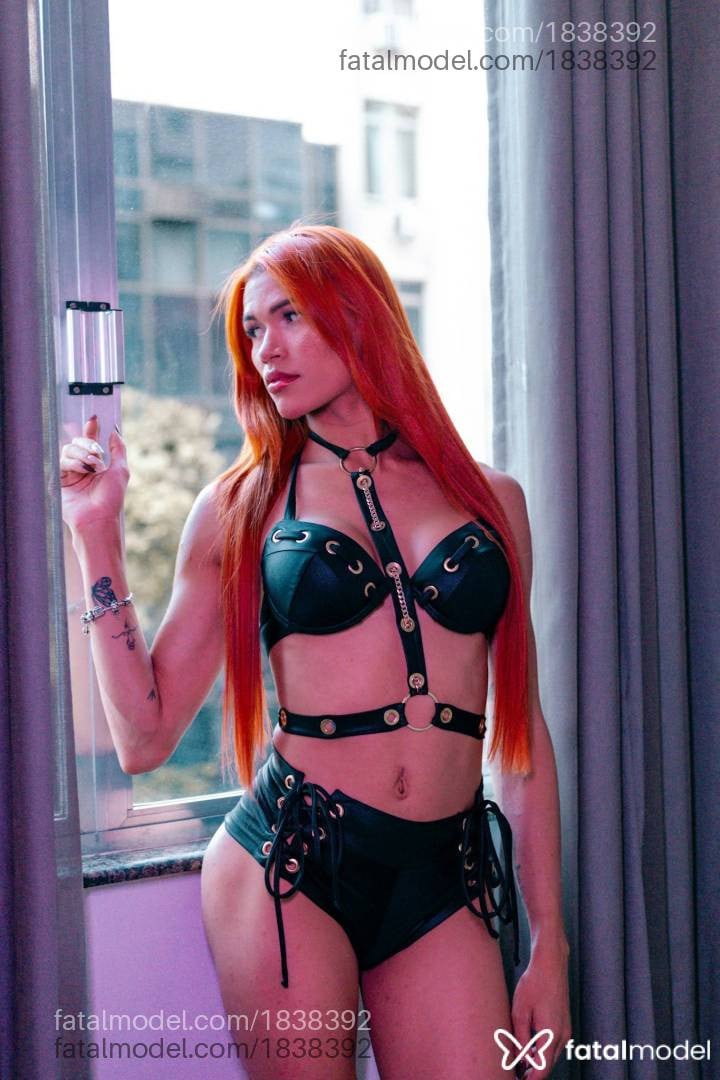 Acompanhante mulher trans ruiva (o) de olhos castanhos em Foz do Iguaçu - Yennefer Blossoms