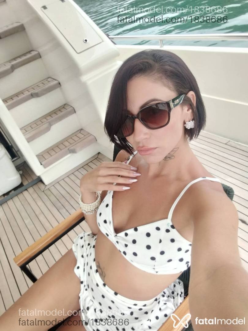 Acompanhante mulher com cabelo castanho de olhos castanhos - Mirela Castro