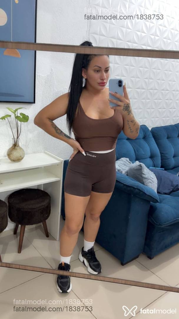 Acompanhante mulher morena (o) de olhos verdes em Gravataí Acompanhante mulher morena (o) de olhos verdes em Gravataí - Scarlett