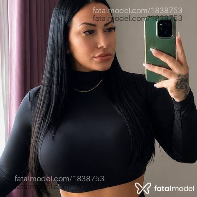 Acompanhante mulher morena (o) de olhos verdes - Scarlett