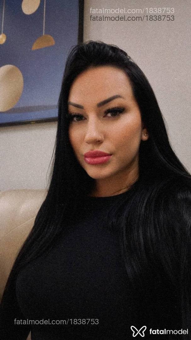 Acompanhante mulher morena (o) de olhos verdes - Scarlett
