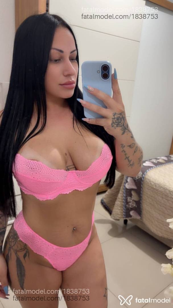 Acompanhante mulher morena (o) de olhos verdes - Scarlett
