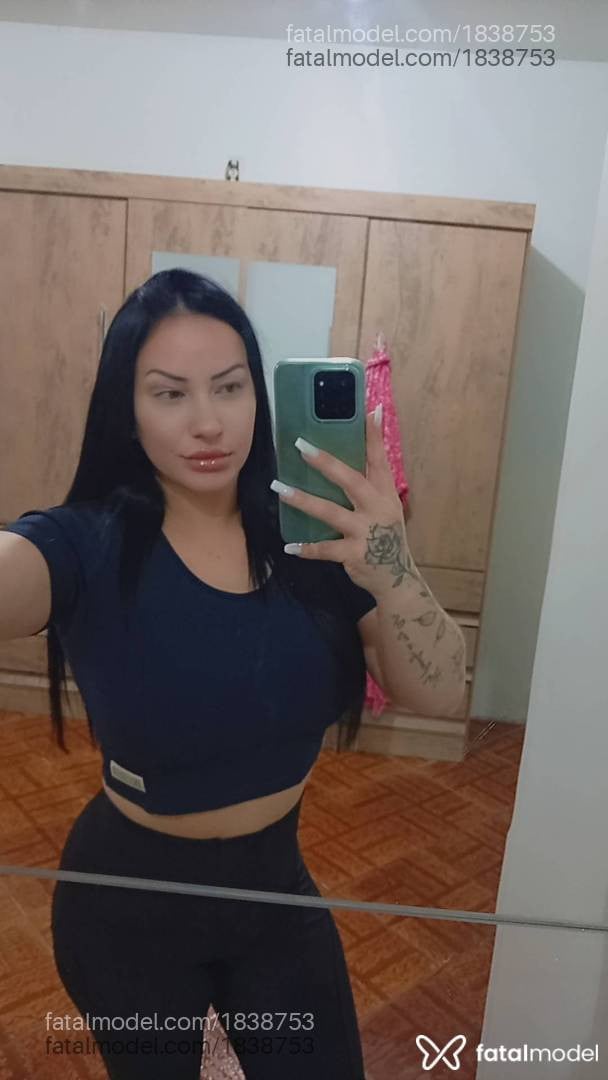 Acompanhante mulher morena (o) de olhos verdes - Scarlett