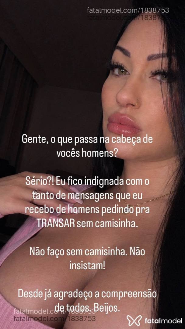Acompanhante mulher morena (o) de olhos verdes - Scarlett