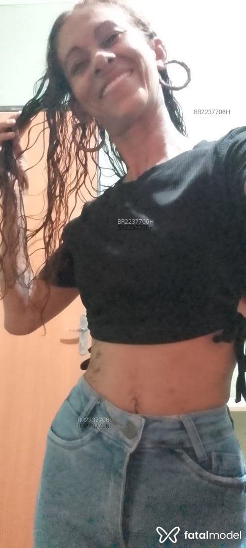 Acompanhante mulher com cabelo castanho de olhos pretos em Toledo Acompanhante mulher com cabelo castanho de olhos pretos em Toledo - Leh